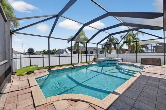 1633 NW 37th PL, Cape Coral, FL 33993