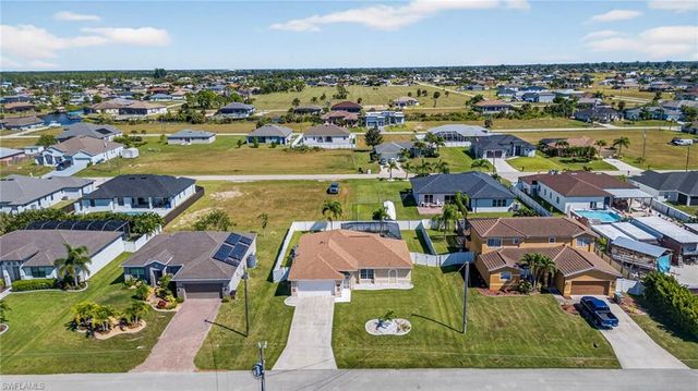 1633 NW 37th PL, Cape Coral, FL 33993