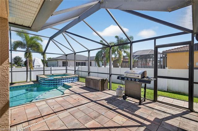 1633 NW 37th PL, Cape Coral, FL 33993