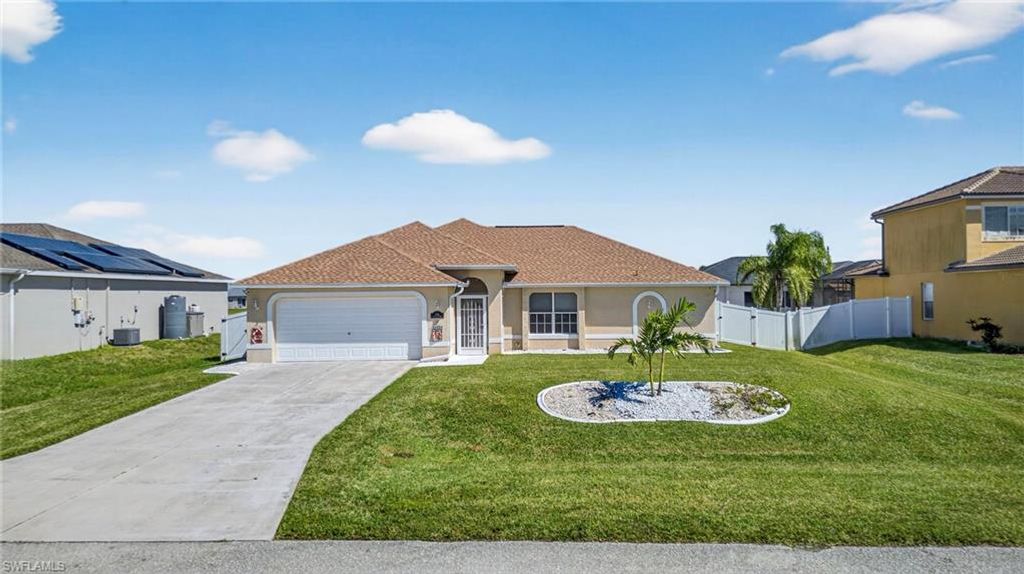 1633 NW 37th PL, Cape Coral, FL 33993