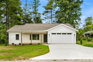 334 Woodland Drive, Hendersonville, NC 28792