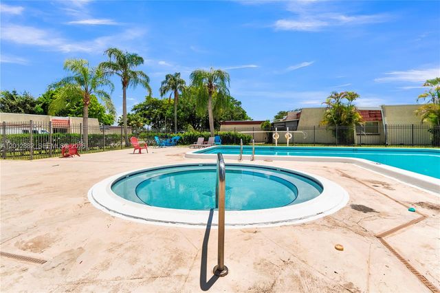 9820 NW 65th Court B13, Tamarac, FL 33321