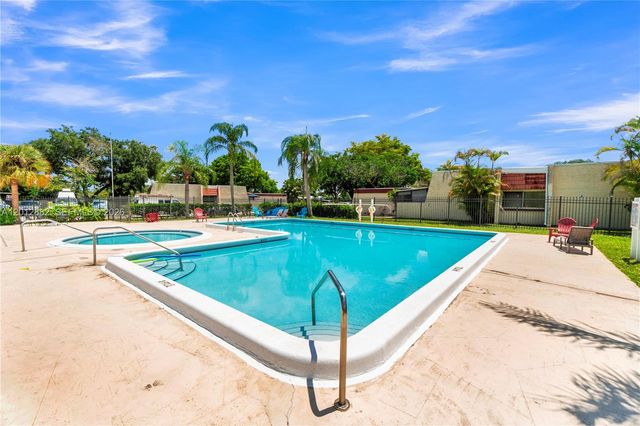 9820 NW 65th Court B13, Tamarac, FL 33321