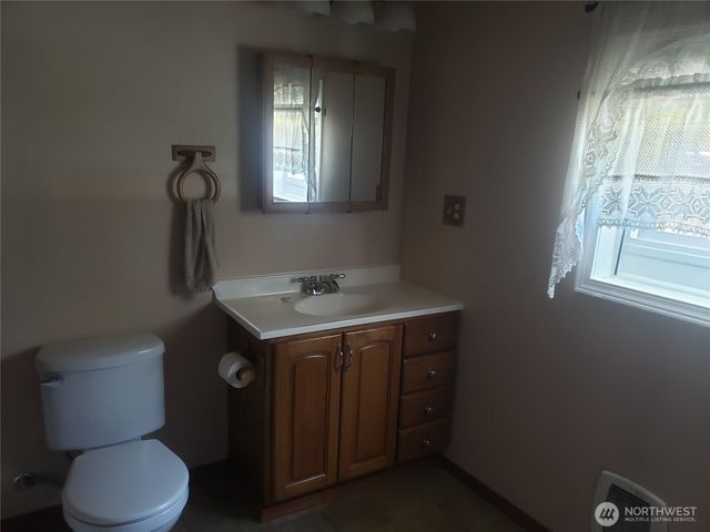 845 SW 3rd. Avenue, Castle Rock, WA 98611