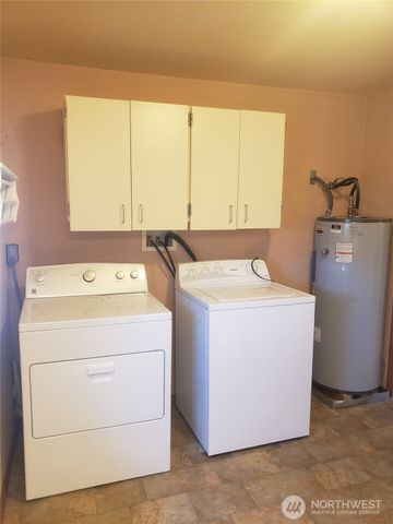 845 SW 3rd. Avenue, Castle Rock, WA 98611