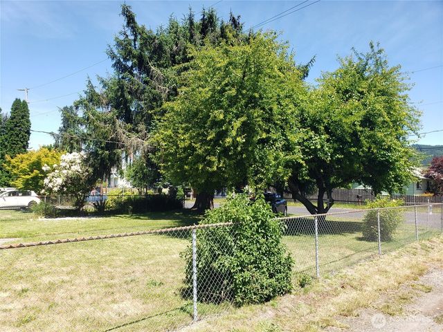 845 SW 3rd. Avenue, Castle Rock, WA 98611