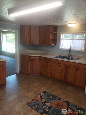 845 SW 3rd. Avenue, Castle Rock, WA 98611