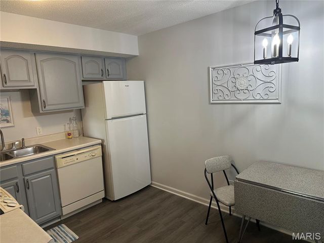 1620 Summergate Parkway B, St Charles, MO 63303