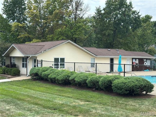 1620 Summergate Parkway B, St Charles, MO 63303