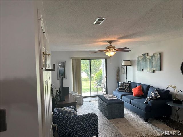 1620 Summergate Parkway B, St Charles, MO 63303