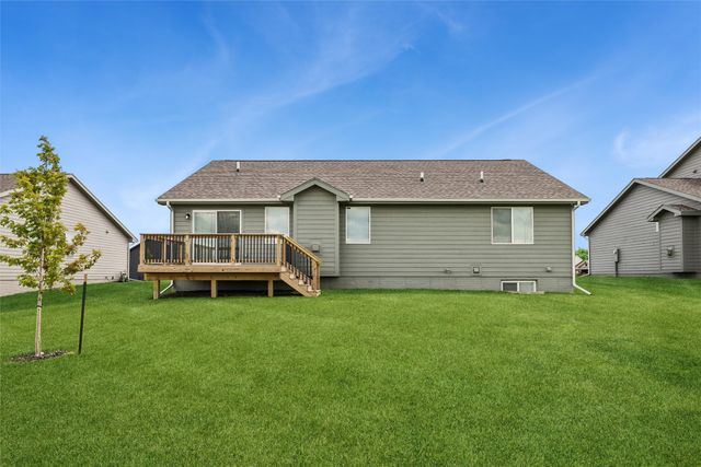 1465 NW Bull Run Court, Waukee, IA 50063