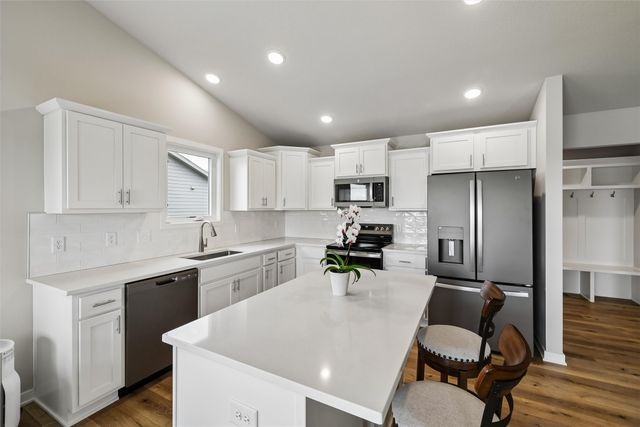 1465 NW Bull Run Court, Waukee, IA 50063