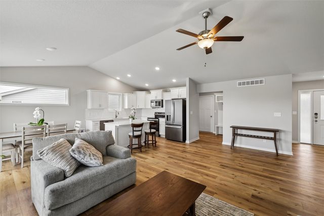 1465 NW Bull Run Court, Waukee, IA 50063