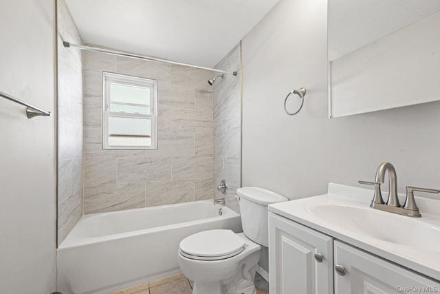 28 Candle Lane, Levittown, NY 11756