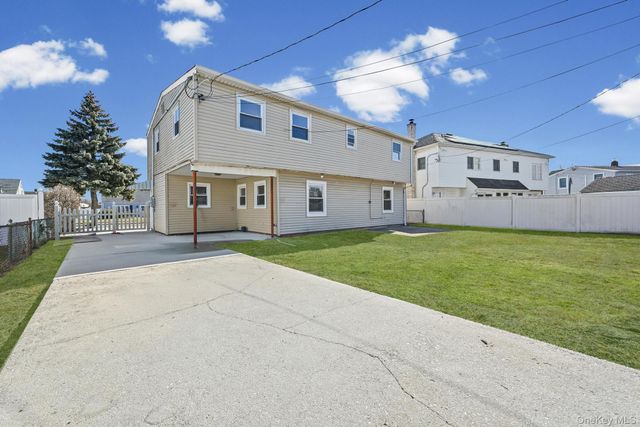 28 Candle Lane, Levittown, NY 11756