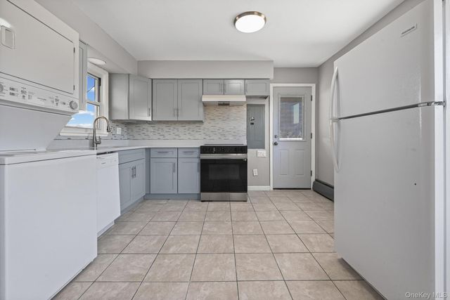 28 Candle Lane, Levittown, NY 11756