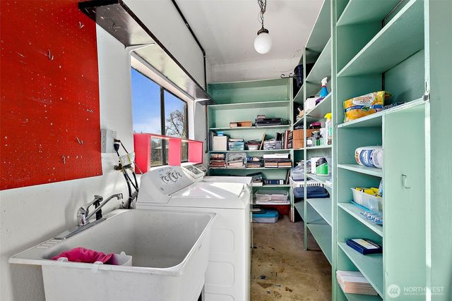 1655 Wheaton Street, Raymond, WA 98577