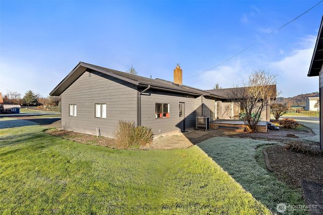 1655 Wheaton Street, Raymond, WA 98577