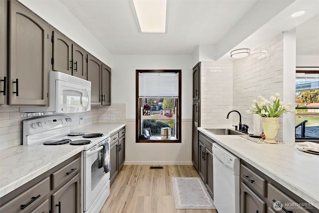 1655 Wheaton Street, Raymond, WA 98577