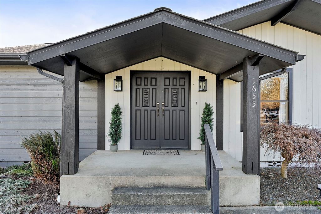 1655 Wheaton Street, Raymond, WA 98577