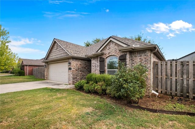 120 Sullivans Wy, Centerton, AR 72719