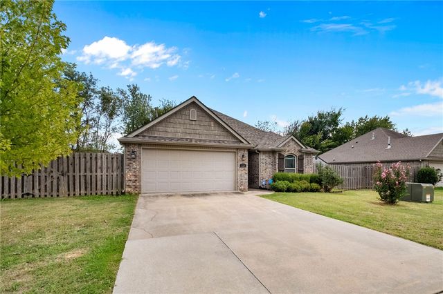 120 Sullivans Wy, Centerton, AR 72719