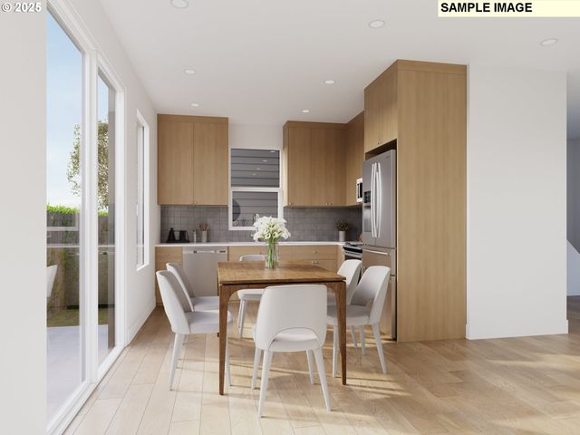 6025 Se TENINO St C, Portland, OR 97206