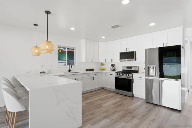 7742 Shorewood Dr, San Diego, CA 92114