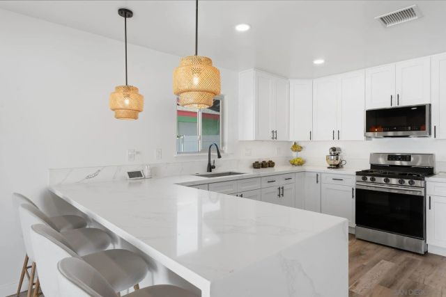 7742 Shorewood Dr, San Diego, CA 92114