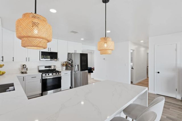 7742 Shorewood Dr, San Diego, CA 92114