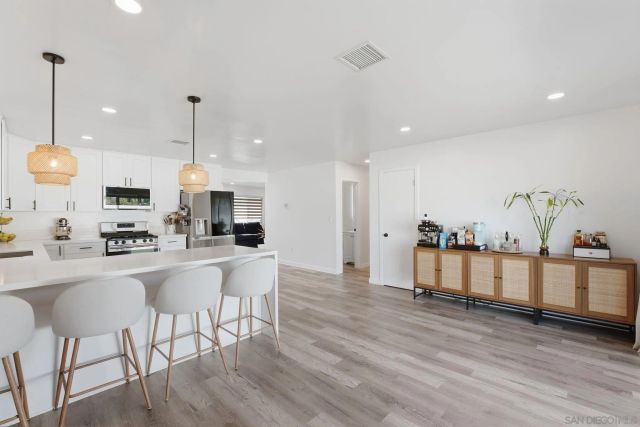 7742 Shorewood Dr, San Diego, CA 92114