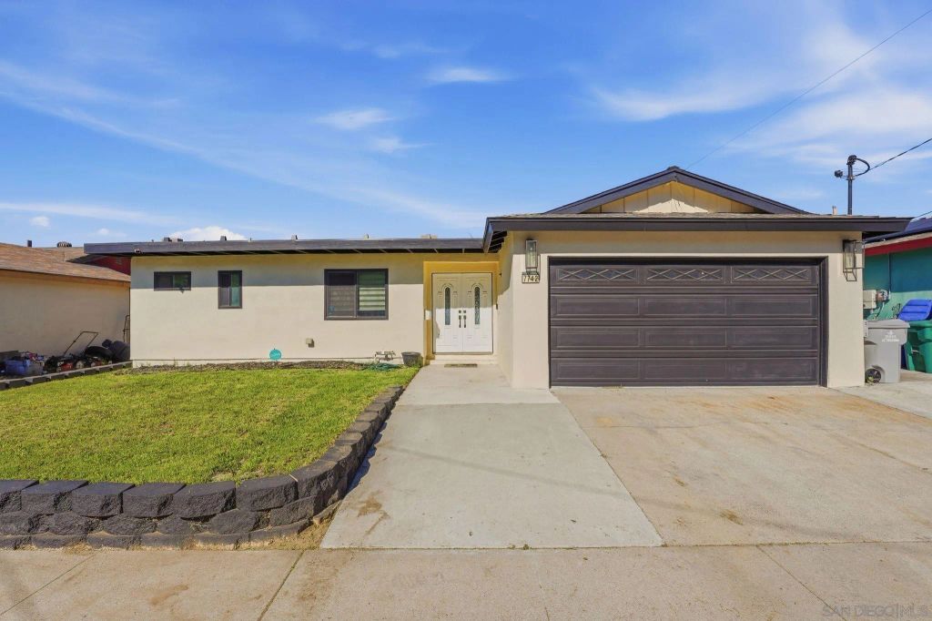7742 Shorewood Dr, San Diego, CA 92114
