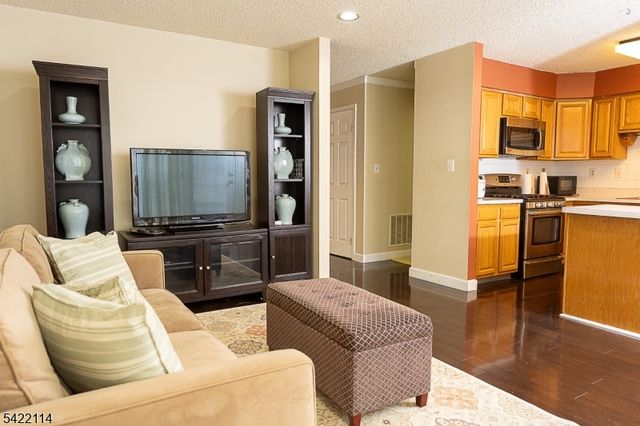12 Diaz Ct 12, Franklin Twp., NJ 08823