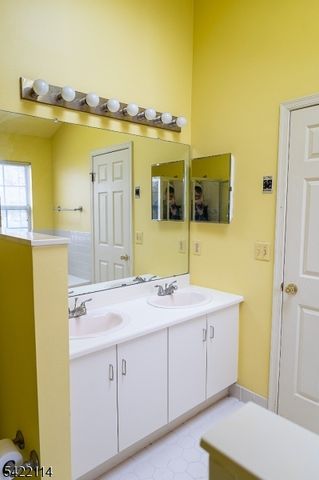 12 Diaz Ct 12, Franklin Twp., NJ 08823