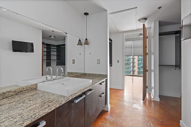 600 12th Ave S Apt 1608, Nashville, TN 37203