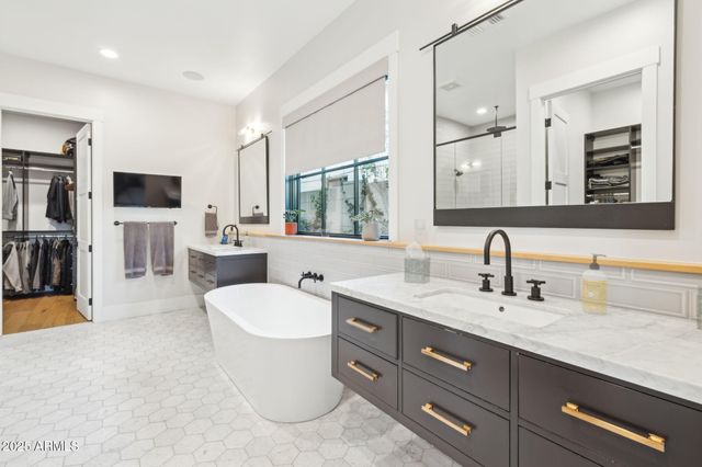 3530 E GLENROSA Avenue, Phoenix, AZ 85018