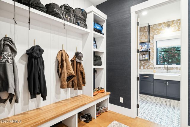 3530 E GLENROSA Avenue, Phoenix, AZ 85018