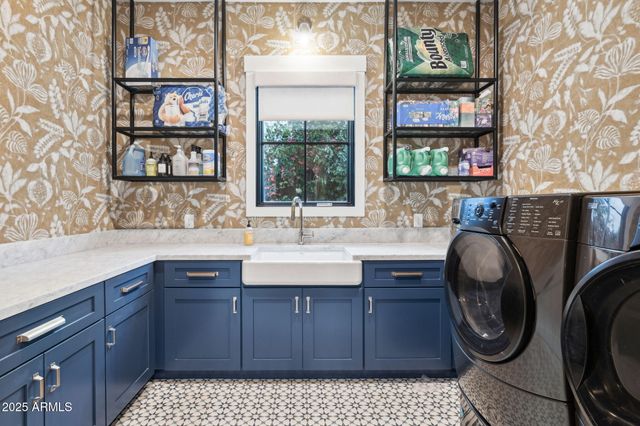 3530 E GLENROSA Avenue, Phoenix, AZ 85018