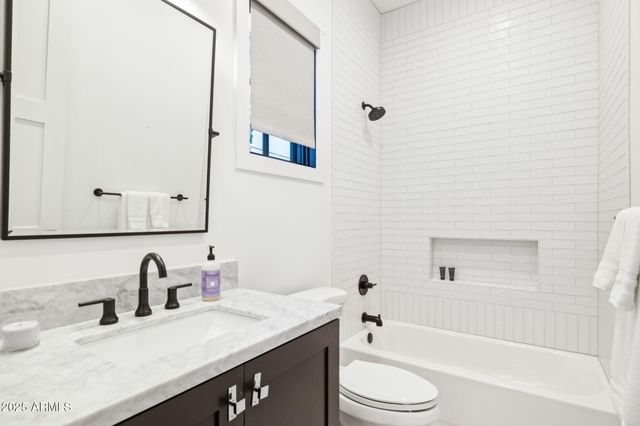 3530 E GLENROSA Avenue, Phoenix, AZ 85018