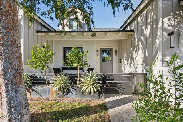 3530 E GLENROSA Avenue, Phoenix, AZ 85018