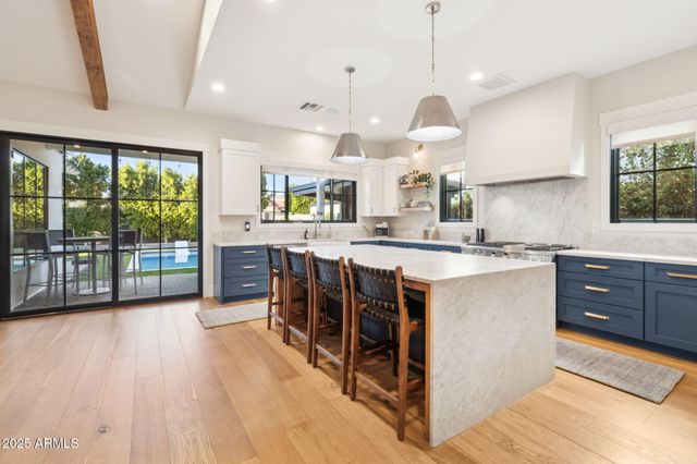 3530 E GLENROSA Avenue, Phoenix, AZ 85018