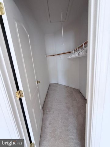 12739 LADY SOMERSET LN, Fairfax, VA 22033