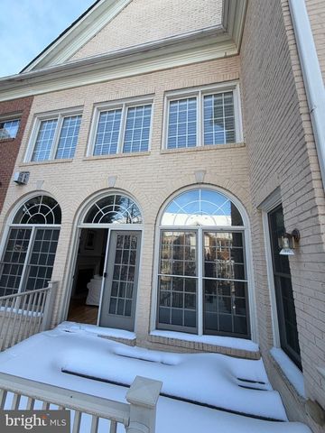 12739 LADY SOMERSET LN, Fairfax, VA 22033