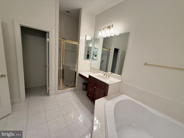 12739 LADY SOMERSET LN, Fairfax, VA 22033