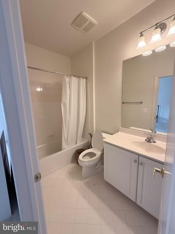 12739 LADY SOMERSET LN, Fairfax, VA 22033