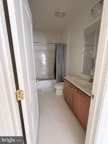 12739 LADY SOMERSET LN, Fairfax, VA 22033