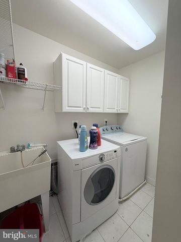 12739 LADY SOMERSET LN, Fairfax, VA 22033