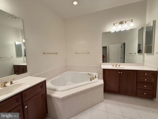 12739 LADY SOMERSET LN, Fairfax, VA 22033