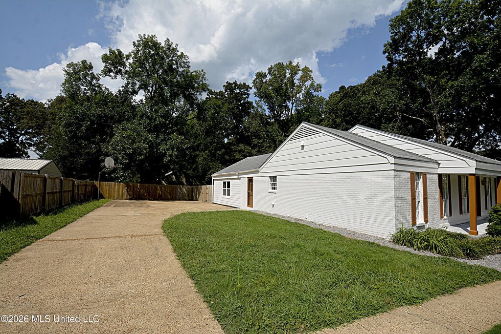 4490 S Big Horn Drive, Nesbit, MS 38651 — photo 3