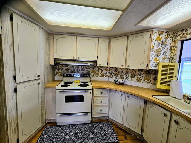 6306 WATERFRONT LANE, Zephyrhills, FL 33542